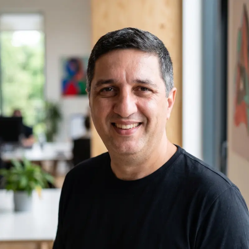 Portrait of Donaldson R F, independent IT consultant ready to discuss your server infrastructure